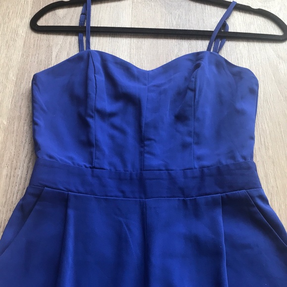 Sleeveless jumpsuit with back cutout details - Picture 3 of 3